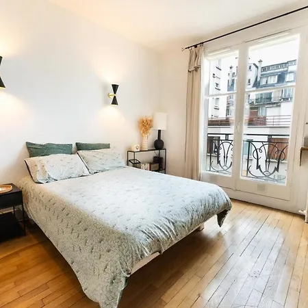 Apartment Tres Lumineux. 1 Batignolles / Opera. Paris